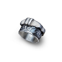 Load image into Gallery viewer, women´s silverring engraved with art nouveau motives, partly oxidized