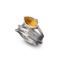 Load image into Gallery viewer, warp ring with forage cup gold