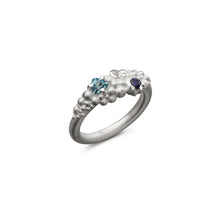 Laden Sie das Bild in den Galerie-Viewer, women´s silverring with 3 gemstones