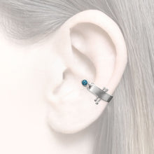 Laden Sie das Bild in den Galerie-Viewer, silver earcuff light blue Topaz