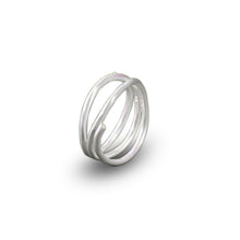Laden Sie das Bild in den Galerie-Viewer, twisted silverring for women