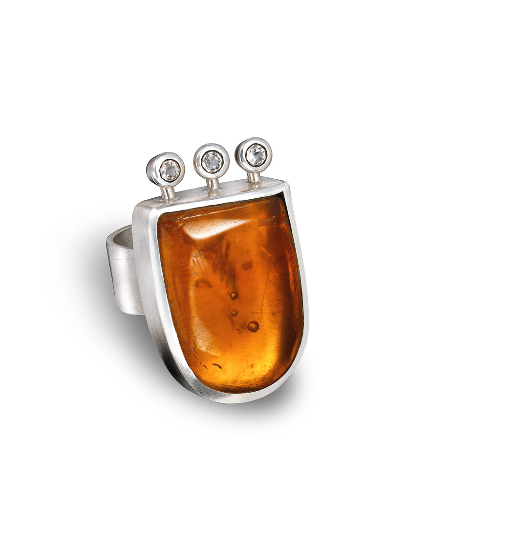 Unique amber ring with 3 gemstones (c) / Unikat Bersnteinring für Damen