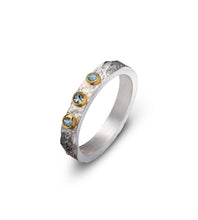 Laden Sie das Bild in den Galerie-Viewer, Bright line ring with gemstone - blue / Silberring Unisex
