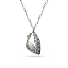 Load image into Gallery viewer, silver gemstone pendant with white topas
