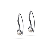 Load image into Gallery viewer, earrings with pearl
