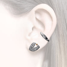 Load image into Gallery viewer, silver earcuff oxidized with white Zirkonia
