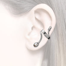Laden Sie das Bild in den Galerie-Viewer, women´s earcuff silver with pearl
