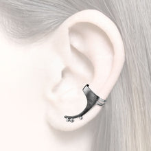 Load image into Gallery viewer, Earcuff the straightforward one with silverpearls / Earcuff for women

