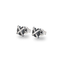 Laden Sie das Bild in den Galerie-Viewer, Earstuds cross wise / Ohrstecker für Herren
