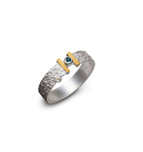 Load image into Gallery viewer, Gold in freshly fallen snow with gemstone / Gemstonering for women
