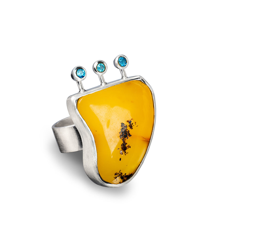 Unique amber ring with 3 gemstones (a) / Unikat Bersnteinring für Damen