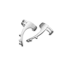 Laden Sie das Bild in den Galerie-Viewer, women´s earcuff straight design with silverpearls
